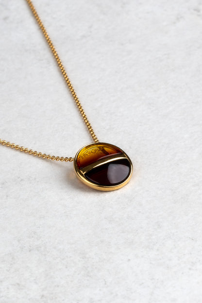 Luxurious Gold-Plated Pendant with Honey and Cherry-Colored Amber "Horizon Solis Serenitas"
