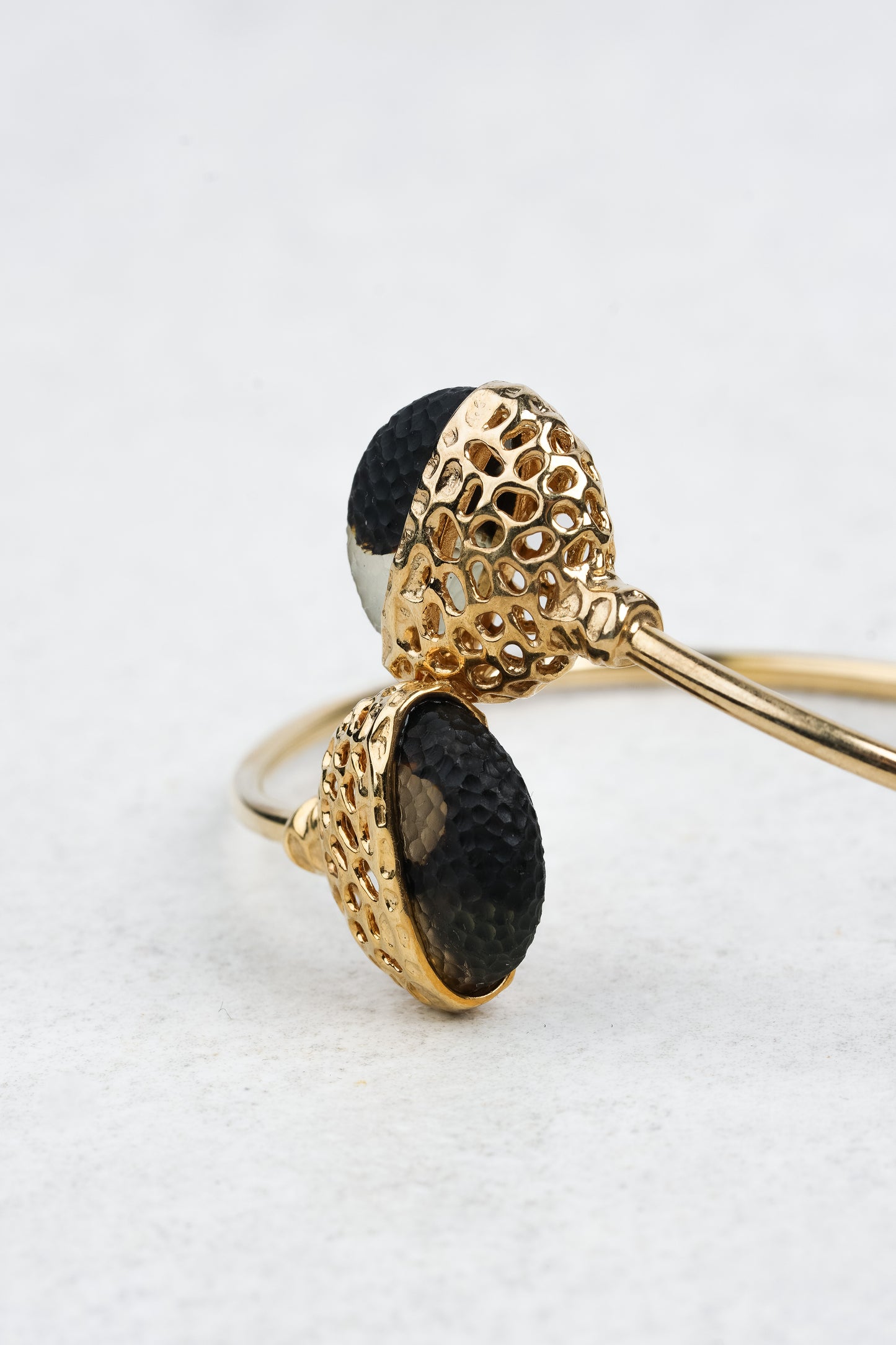 Gold-Plated Bracelet with Cherry Amber "Ars Mutatio"