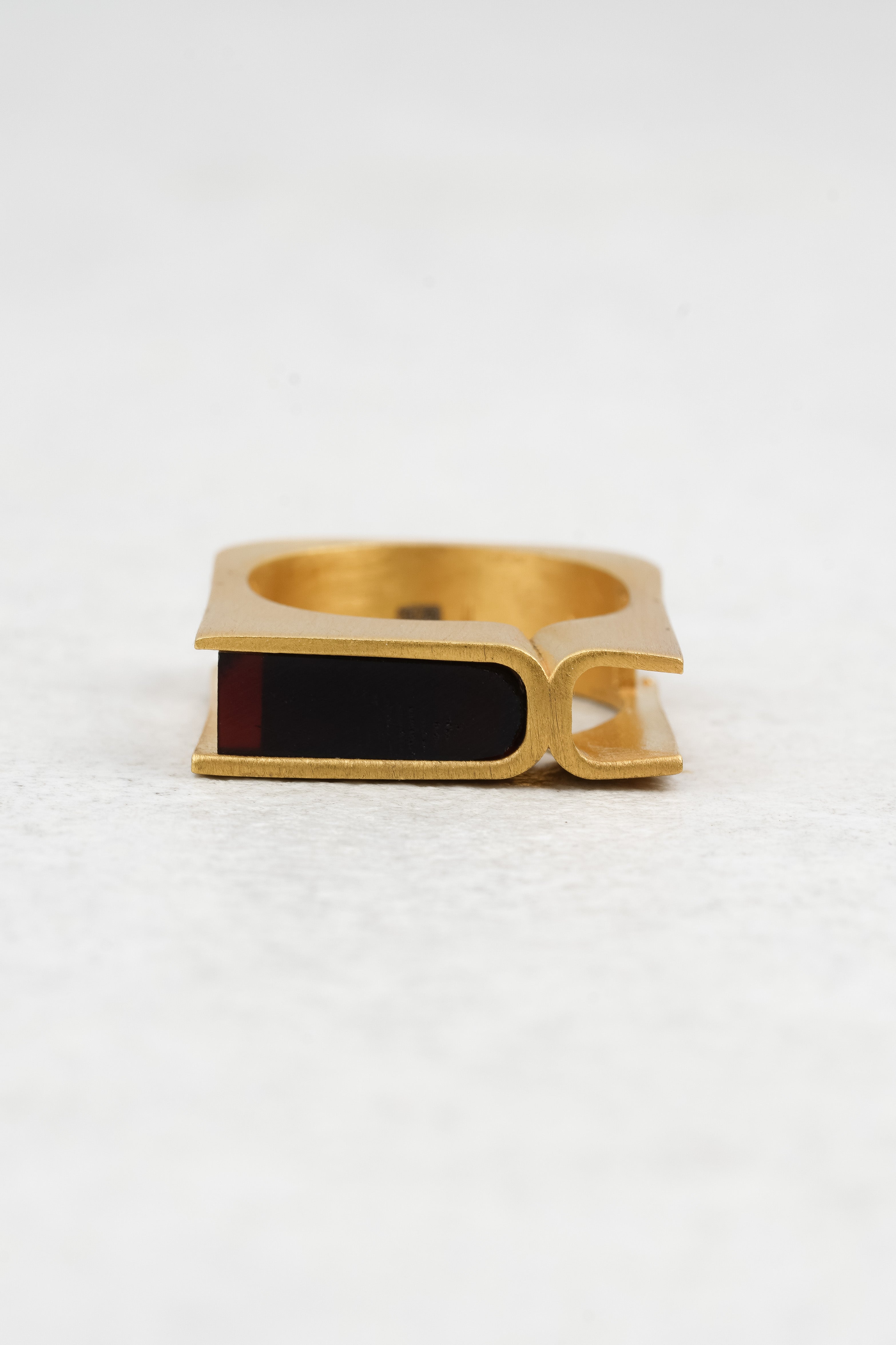 Vyšninio gintaro žiedas „Fragmenta Imperii – Damar“