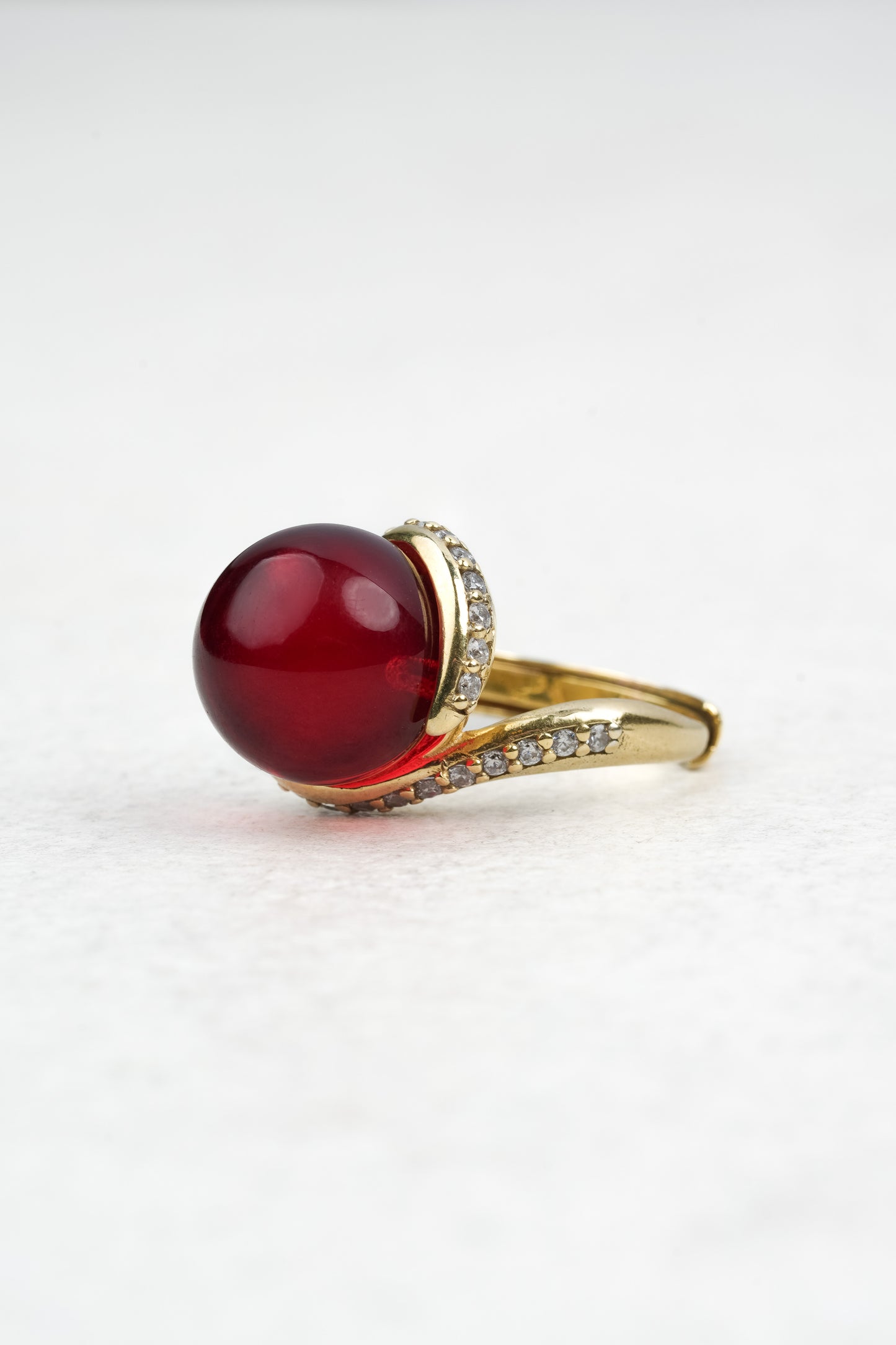 Gold-Plated Ring with Natural Red Amber "Peccatum Dulce – Vena"