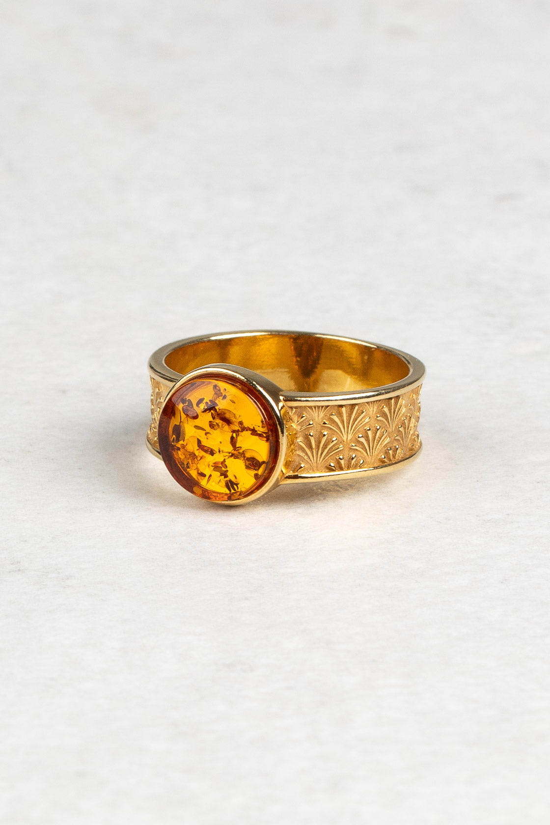 Gold-Plated Amber Ring with Honey-Colored Amber "Memoria Naturae"