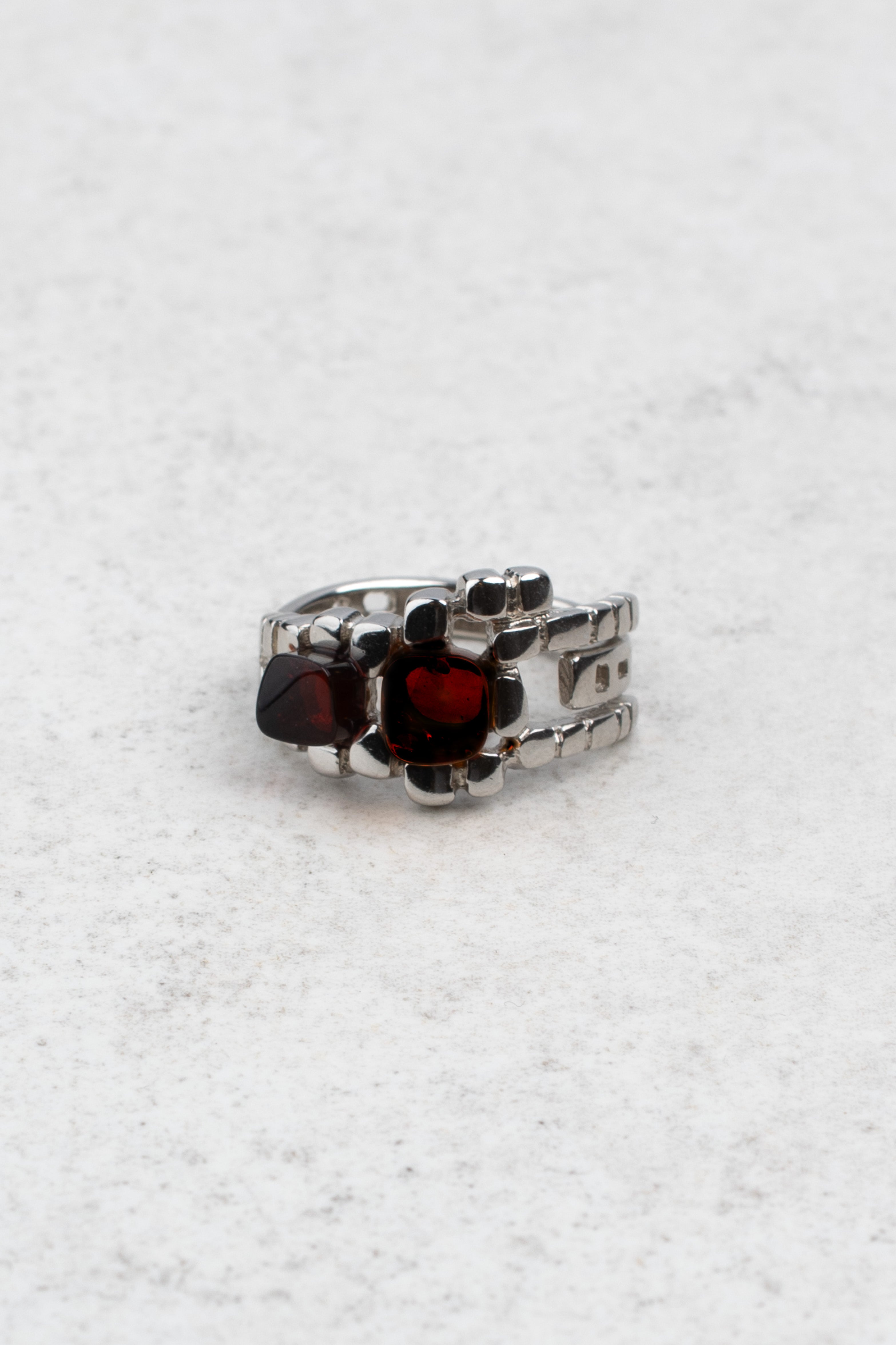 Silver Ring with Cherry-Colored Amber "Luxar Ambrosium - Fides“